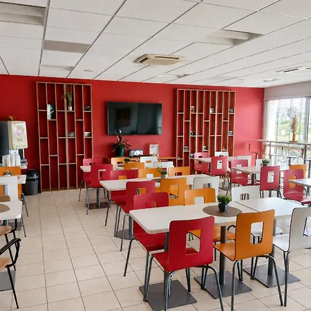 Premiere Classe Nord - Memorial Отель